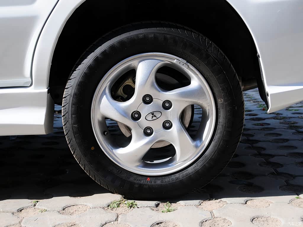 野马F10 2012款 1.6L CVT 1934464高清图片 川汽野马 汽车图库高清图片
