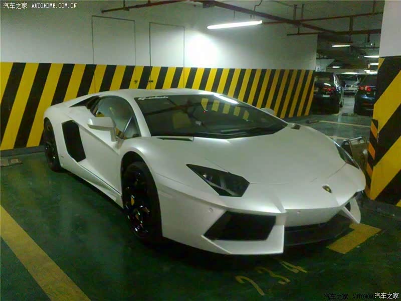 兰博基尼AVENTADOR整体外观