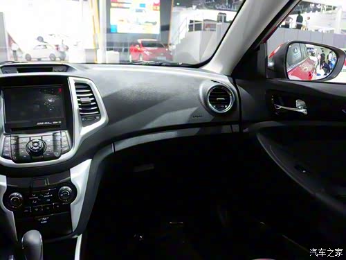 【长安致尚XT内饰介绍_桂林弘悦新闻】
