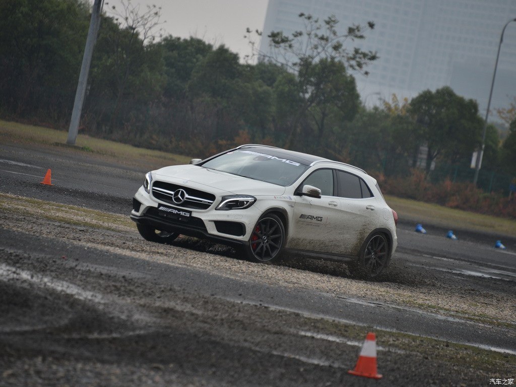 梅赛德斯-amg 奔驰gla级amg 2015款 gla 45 amg 4matic