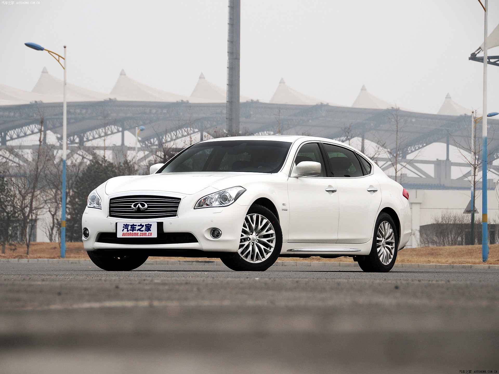 英菲尼迪Q70系列2013款 Q70L 3.5L 奢华版 HYBRID