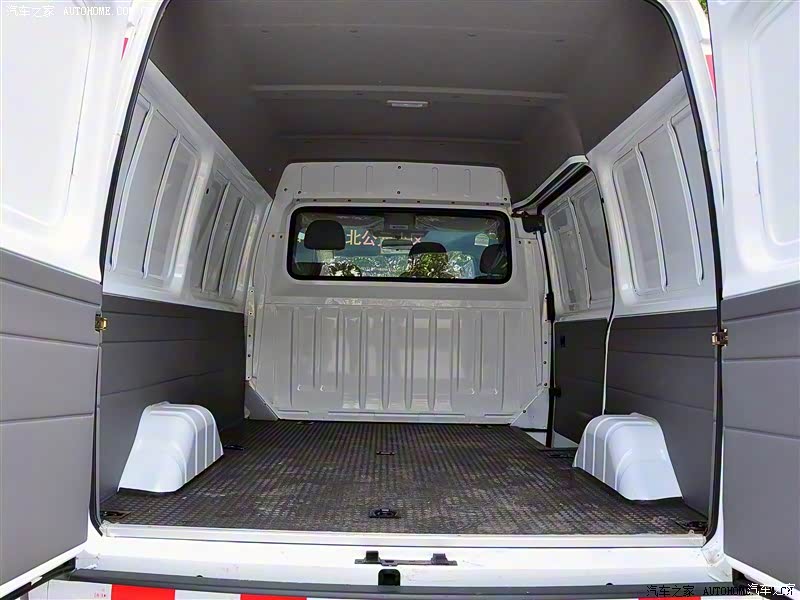 经典全顺 2013款 2.8T柴油厢式运输车短轴中顶