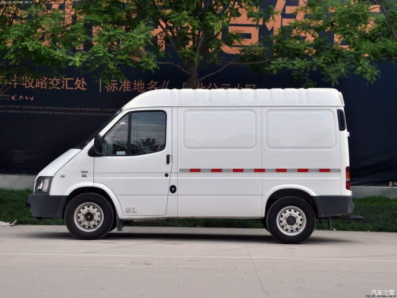 江铃福特 经典全顺 2013款 2.8t柴油厢式运输车短轴中顶jx493zlq4