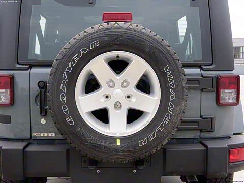 2014款 2.8TD Sahara 四门版 2014款 2.8TD Sahara 四门版