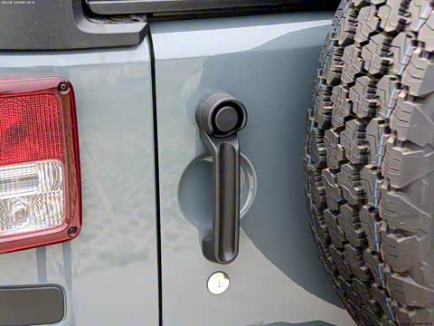 2014款 2.8TD Sahara 四门版 2014款 2.8TD Sahara 四门版