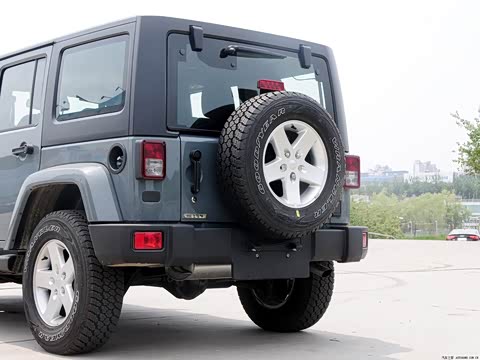 2014款 2.8TD Sahara 四门版 2014款 2.8TD Sahara 四门版