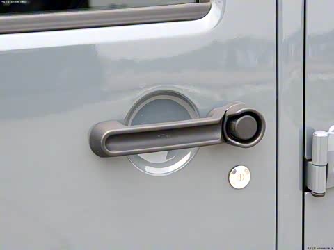 2014款 2.8TD Sahara 四门版 2014款 2.8TD Sahara 四门版