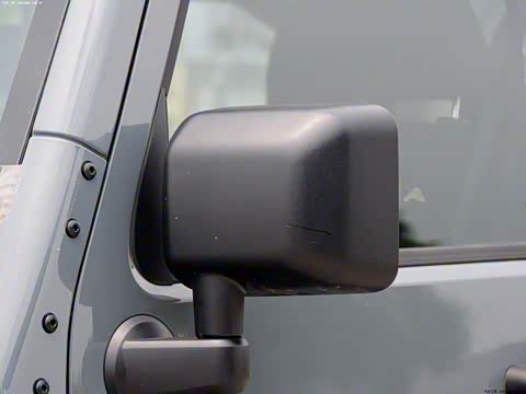 2014款 2.8TD Sahara 四门版 2014款 2.8TD Sahara 四门版