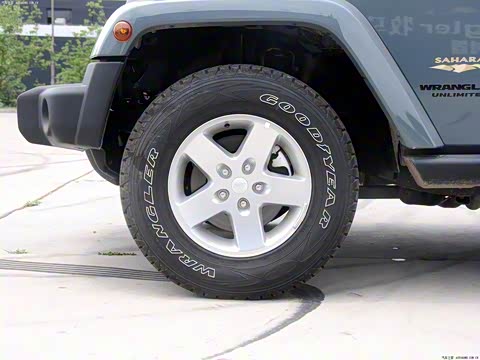 2014款 2.8TD Sahara 四门版 2014款 2.8TD Sahara 四门版