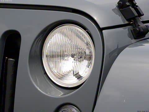 2014款 2.8TD Sahara 四门版 2014款 2.8TD Sahara 四门版