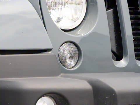 2014款 2.8TD Sahara 四门版 2014款 2.8TD Sahara 四门版