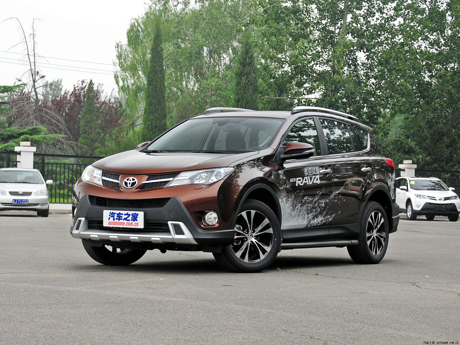 一汽丰田RAV4系列2013款 2.5L 自动四驱尊贵版