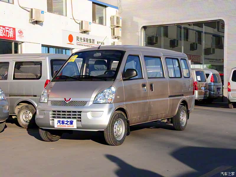 五菱荣光整体外观