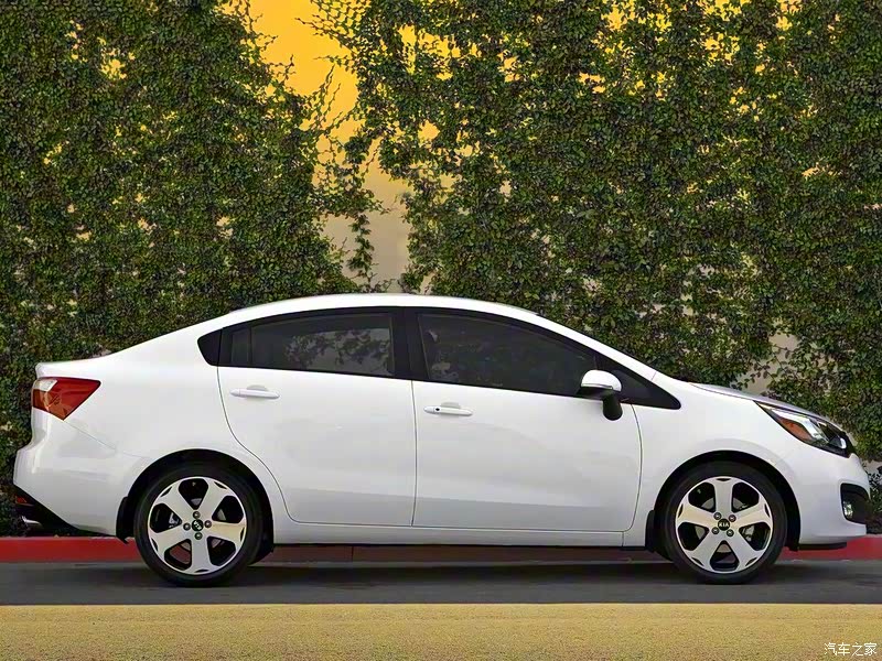 起亚RIO整体外观