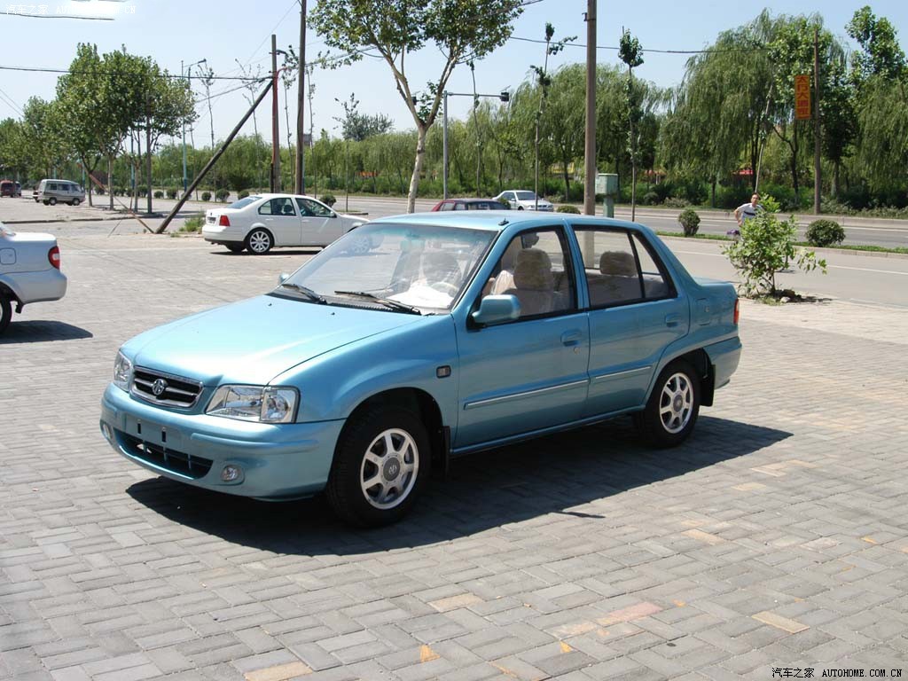 夏利系列2011款 A+ 1.0L 三厢