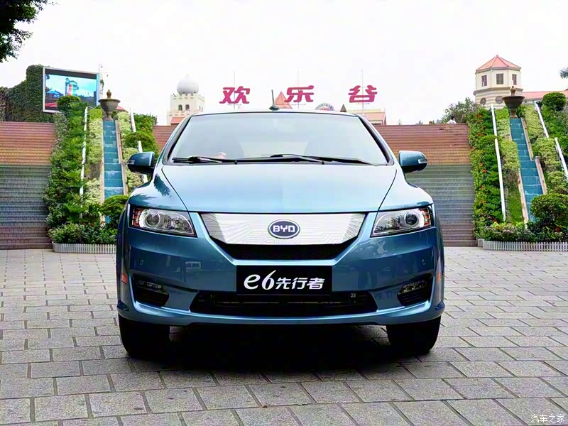 比亚迪E6整体外观