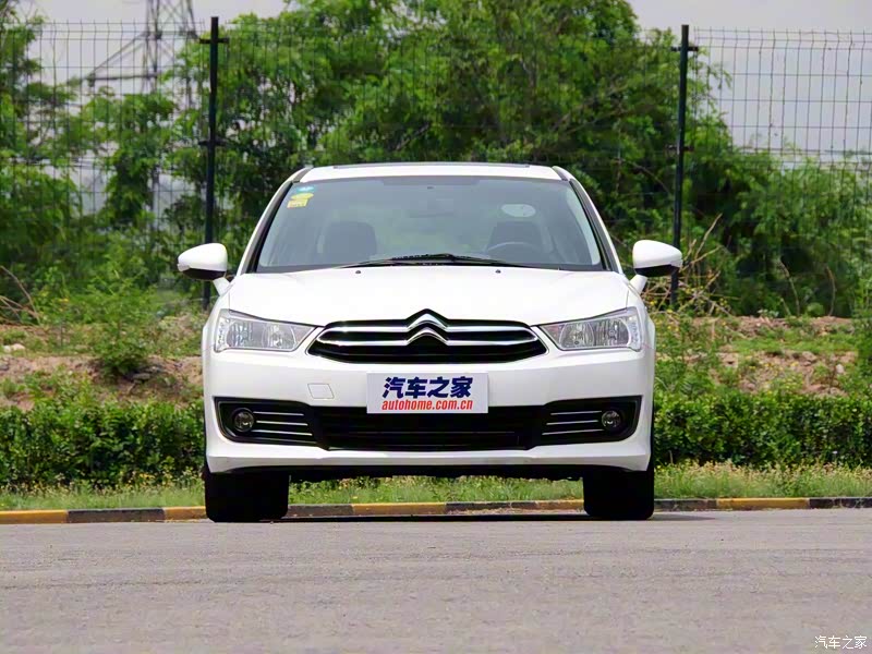 雪铁龙世嘉整体外观