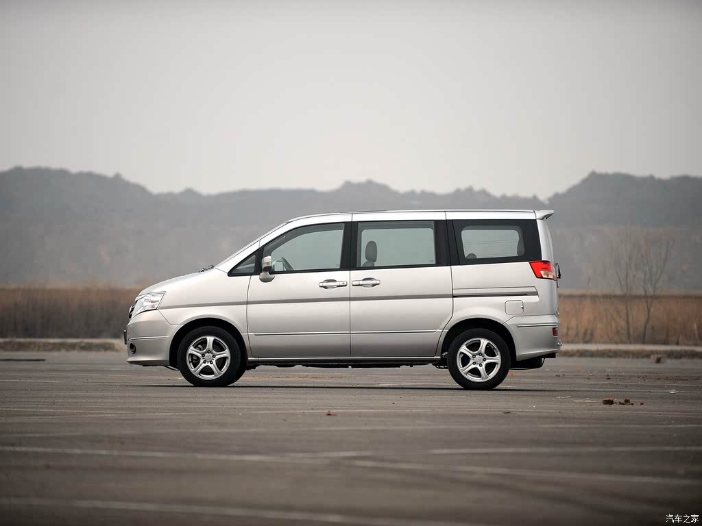郑州日产 帅客 2012款 2.0l 自动旗舰型7座