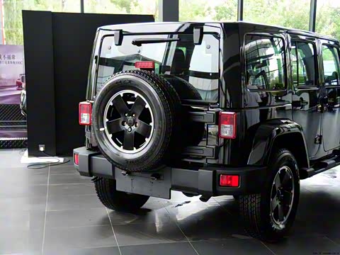 2012款 3.6L 四门梦十珍藏版 2012款 3.6L 四门梦十珍藏版