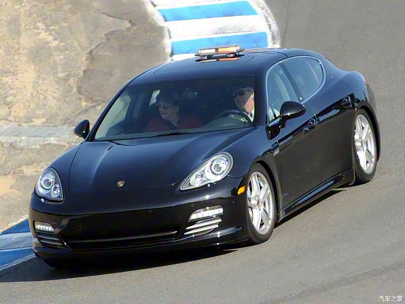 保时捷PANAMERA整体外观