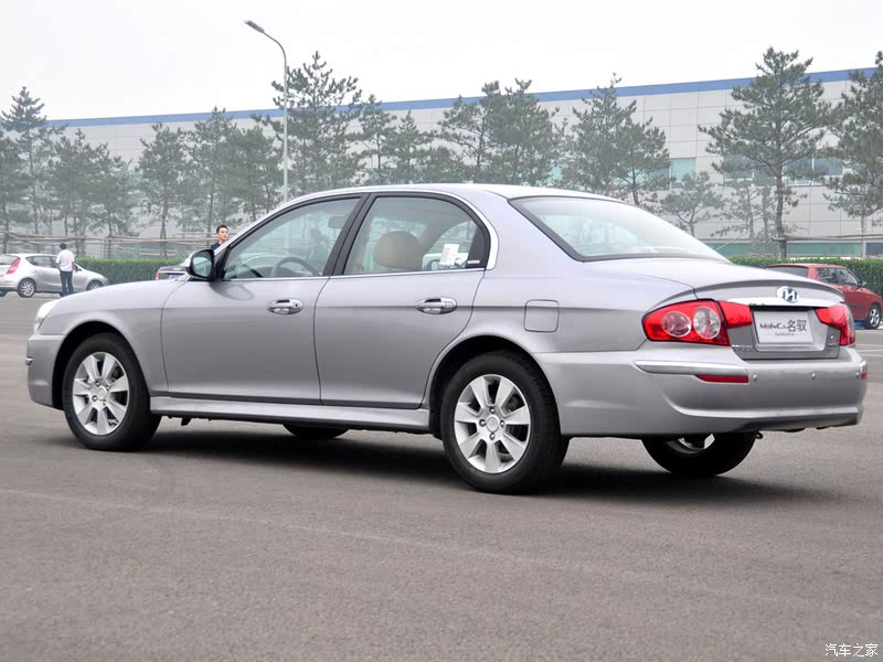 北京现代 名驭 2009款 2.0l 自动导航版gl