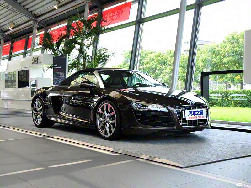 奥迪R8整体外观