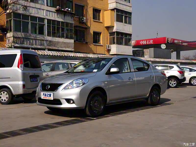 日产阳光整体外观
