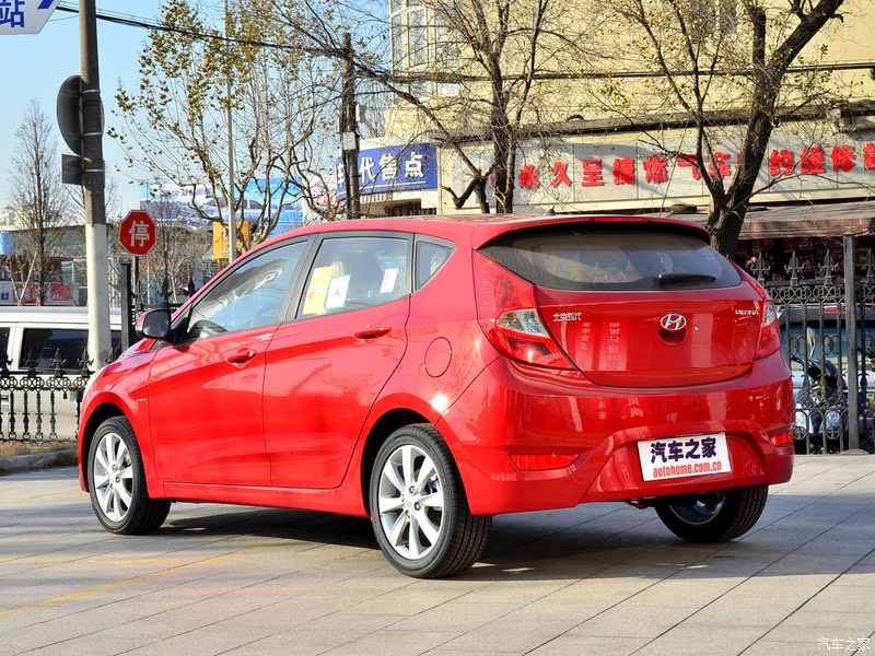 北京现代 瑞纳 2011款 两厢 1.4l 自动豪华型gls