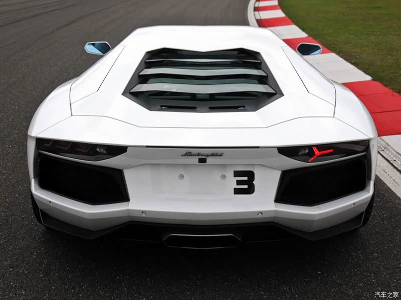 兰博基尼AVENTADOR整体外观