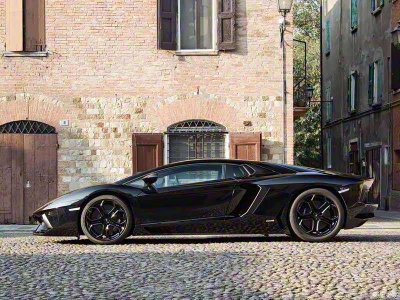 兰博基尼AVENTADOR整体外观