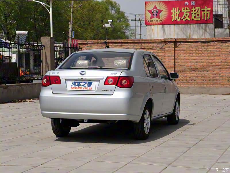 一汽威志整体外观