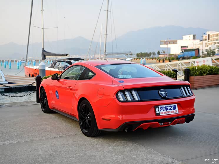 爱上一匹野马试驾第六代mustang23t