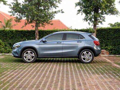 2015�� GLA 200