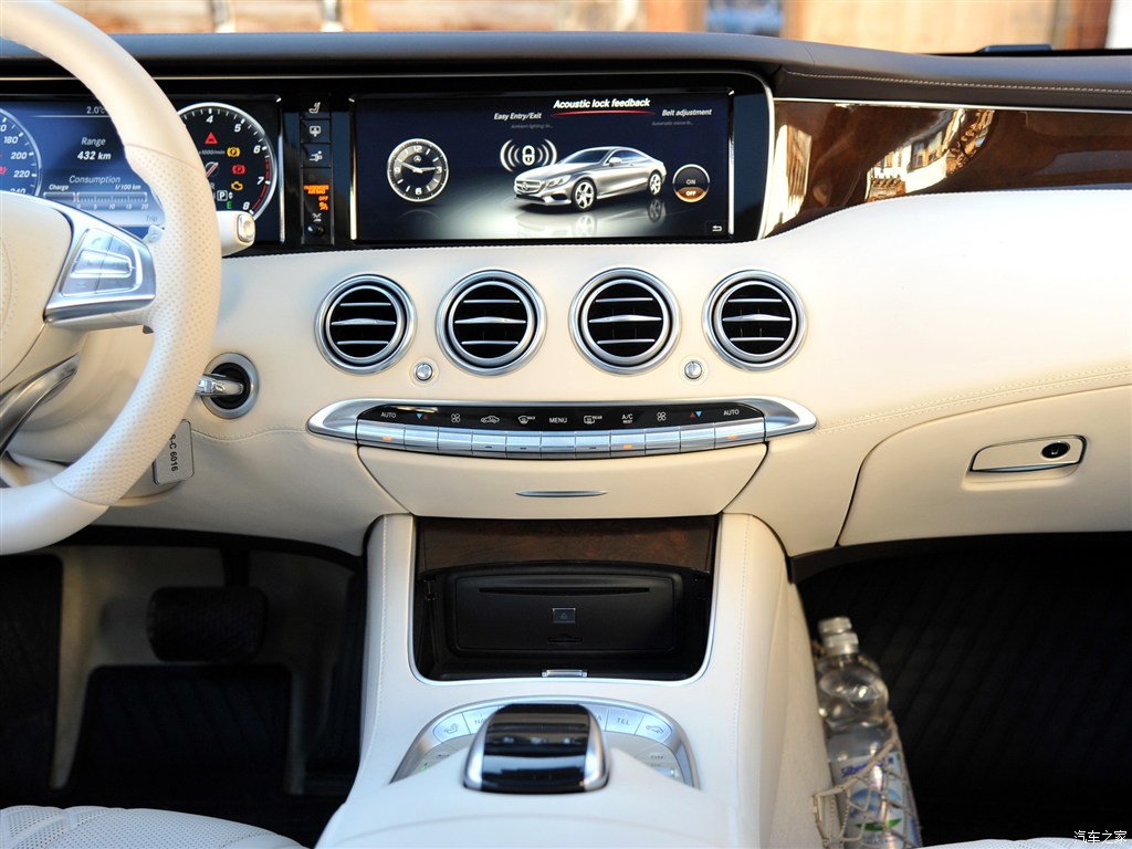 奔驰(进口) 奔驰s级 2015款 s 500 coupe 4matic 黑色 中控方向盘