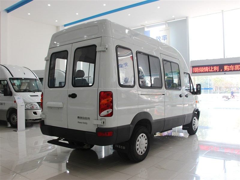 南京依维柯 宝迪 2013款 2.5t-a37 客货两用高顶