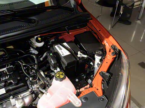 2014�� ���� 1.4SE MT ���ư�