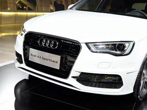 2015�� Sportback 45 TFSI S line �˶���