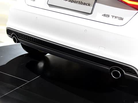 2015�� Sportback 45 TFSI S line �˶���