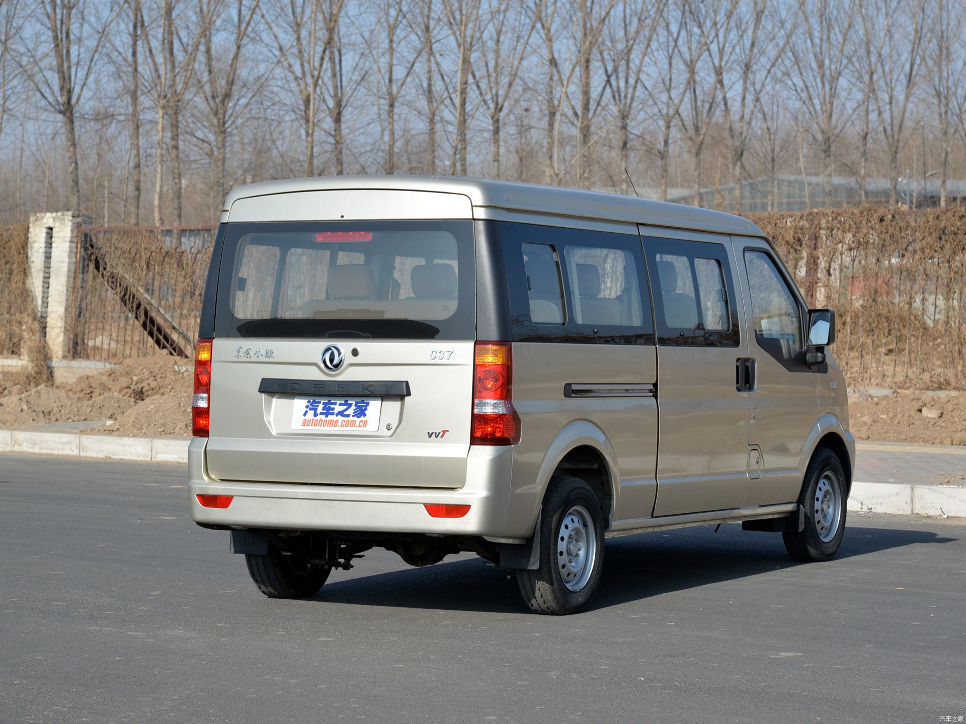 (萬元) 裸車價 (萬元) 成交價 (萬元) 贈送 禮包 現車情況 東風小康