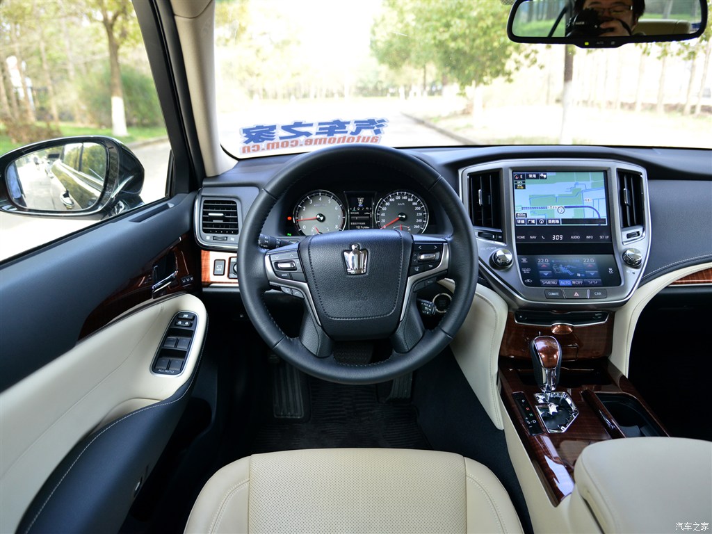 一汽丰田 皇冠 2015款 2.5l 尊享版