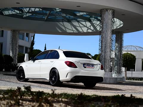 2015�� AMG C 63