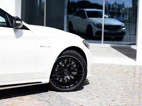 2015�� AMG C 63