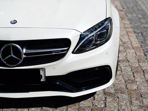 2015�� AMG C 63