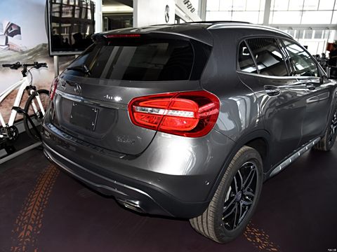 2015 GLA 220 4MATIC ʱ