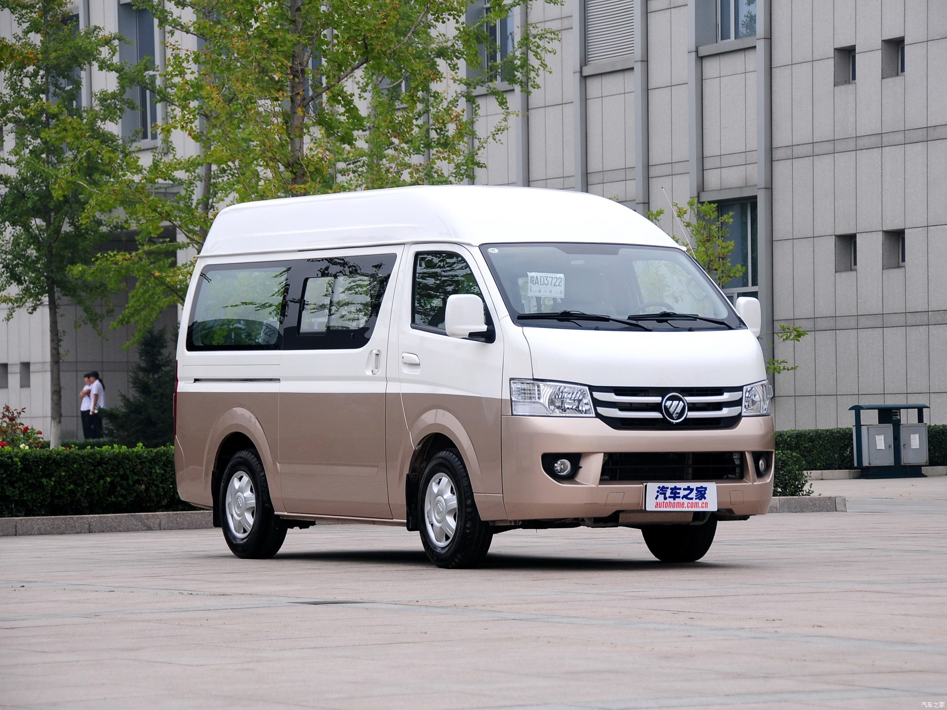 2015款20l商运版短轴高顶4q20m