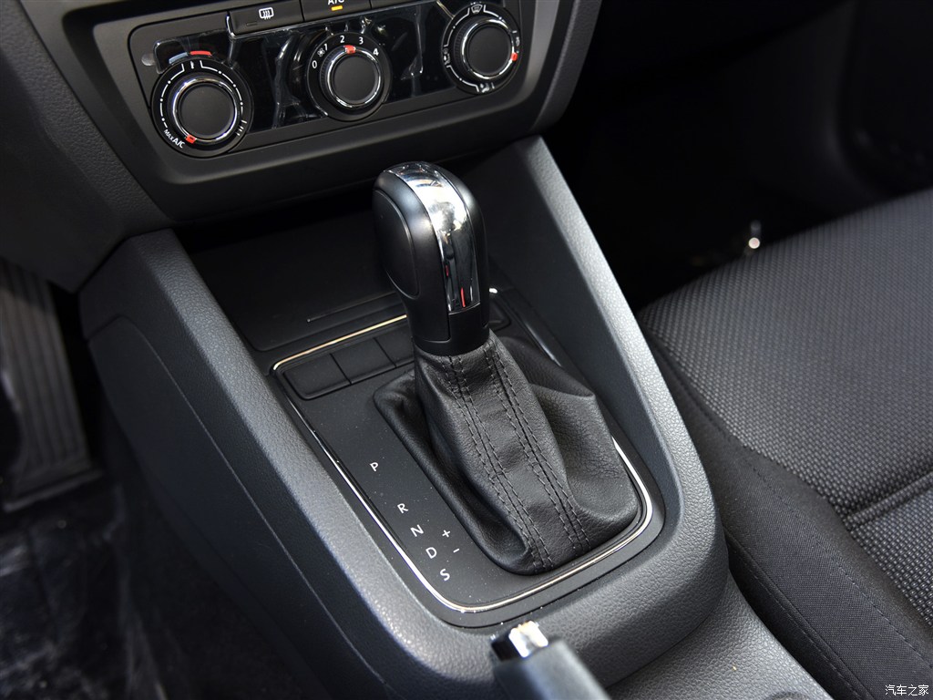 一汽-大众 速腾 2015款 1.6l 自动时尚型