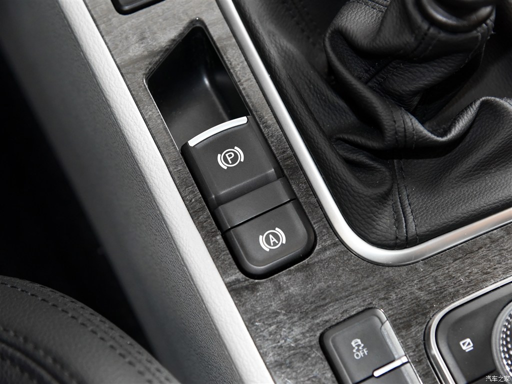 长城汽车 哈弗h6 coupe 2015款 2.0t 手动两驱尊贵型