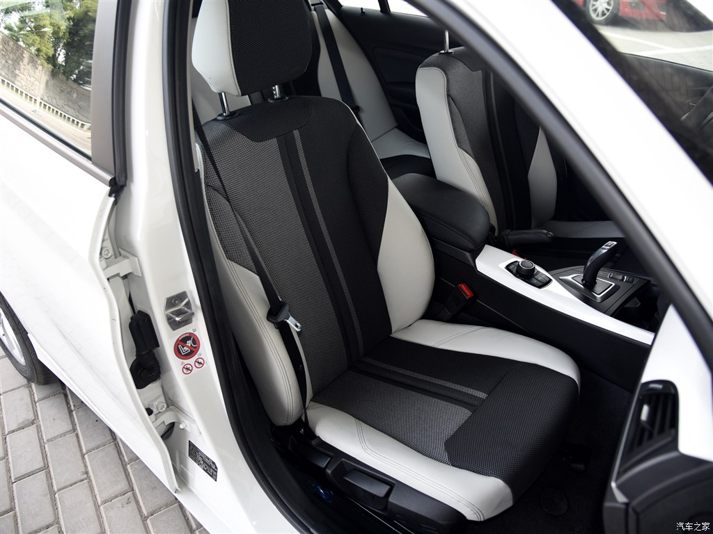 宝马(进口) 宝马1系 2015款 118i 都市设计套装 雪山白 车厢座椅 已经
