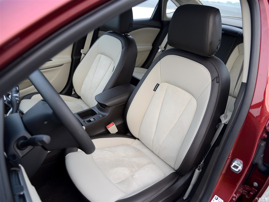 上汽通用别克 威朗 2015款 15s 自动领先型 玛瑙红 车厢座椅 已经是