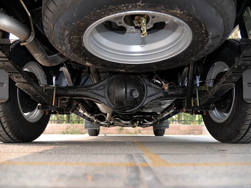 9t两驱柴油豪华款plus 5140长jx4d30 100081633图片_江铃_汽车图库